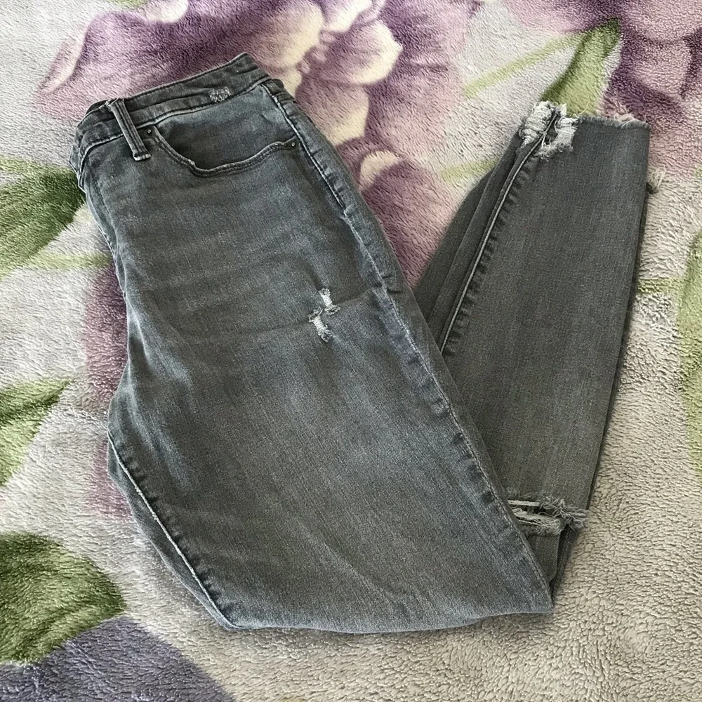 Universal Thread High Rise Skinny Jean - Picture 13 of 16